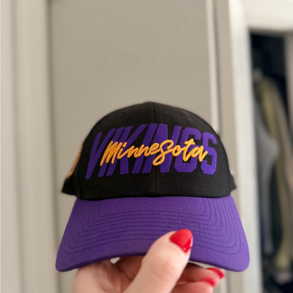 Minnesota Vikings Baseball Cap - Black & Purple